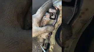 Audi A4 B7 замена передних тормозных колодок Ауди А4 Б7. #ауди #авторемонт #ремонтавто