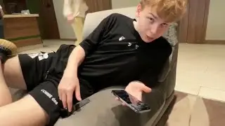 гаечка идёт без одежды на др строго