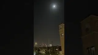 Красивый ясный ночной Дубай в августе, когда нет высокой влажности