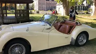 Выставка ретро автомобилей во Франции. Прогулка в саду замка Куранс .