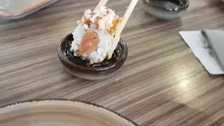 Come inzuppare un uramaki nella salsa di soia [Tutorial]