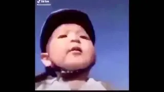 Kid fall from bike lol