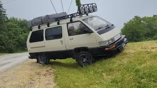 1987 Toyota Van LE 4x4 Flexing the Ditch.    (recorded by @FordMaverickFanatic )