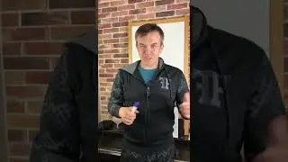 Почему лестницы в замках всегда поворачивают направо?!