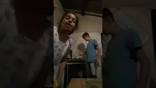 fritando  pururuca mais meu irmão