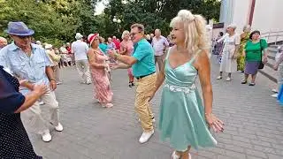 24.08.24г...КАЗАХСКИЙ ХИТ... звучит на танцполе в Гомельском парке... 💃👍🕺...