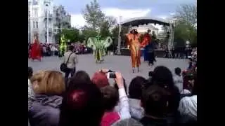 Евпатория.1 Мая.Театр на ходулях ч.1