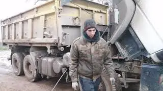 Replacing the radiator on a MAZ 6501