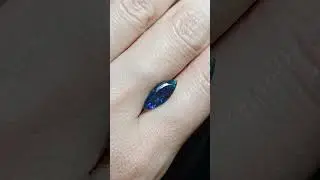 Потрясающий красоты черный опал 1.20 карат