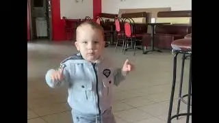 Малой танцует под трек Дарите женщинам цветы (ландыши)