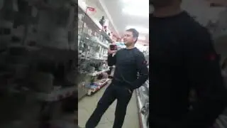 Муж купил себе радио, теперь ходит довольный