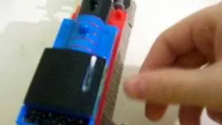 Игрушечный паровозик Томас 1