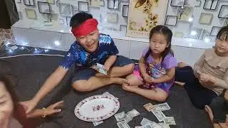 play gram hnub marry christmas rau cov me nyuam mas lawv zoo siab heev