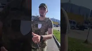 Він ухиляється - він повинен там бути замість мене.