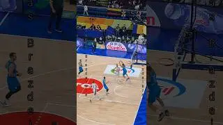 Ignas Brazdeikis' driving layup #fiba #basketball #lithuania #forward #zalgiris