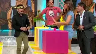 Vanessa Clau vestido azul entallado