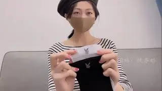 【偷穿一下臭弟弟的臂套做脚套~应该不会被发现吧~