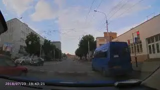 когда жмёшь в пол - поворотники не работают)