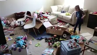 KIDS CLEAN THEIR TOY ROOM SPEED CLEANING ROUTINE | CLEAN WITH ME