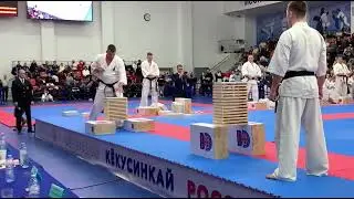 Разбивание каменных плит , даже головой .Показательное выступление.#каратэ