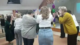 Move to music Learn the movements with the children Движения под музыку Разучивайте с детьми