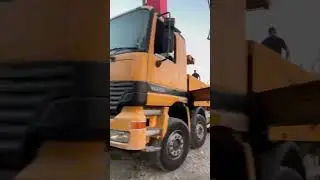 Заливаем фундамент дома используем для этого готовый бетон бетона насос и мастеров ￼