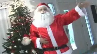 EGO: Latino dança kuduro vestido de Papai Noel