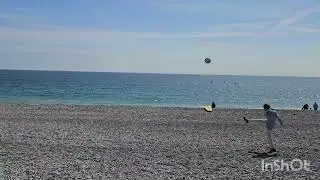 Массовый заплыв на пляже Киллайни