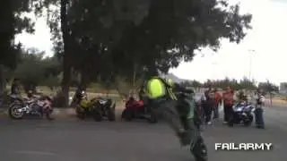 угар!!!выпендрёжник снёс будку спортбайком