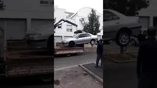 Эвакуация неправильно препарковоного автомобиля. Паркуйся правильно .
