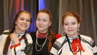 По гладким камушкам (ст. О. Абрамова, муз. В. Темнова).  Поёт трио 
