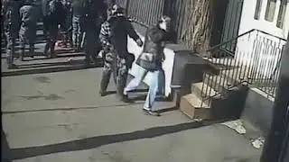 Беркут избивает журналиста и оператора 5 канала, февраль 2014