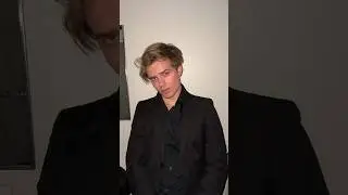 I CANT BE SERIOUS DURING A PHOTO SHOOT