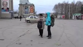 На деревянных ножках))