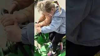 Классические тракторы и пытливые умы дарят незабываемые впечатления от фермы! 