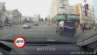А так ездит по дорогам Киева наш котан на Рейндже ВН7777СХ, 20 июня, Владимирская. 

Кто еще не в ду