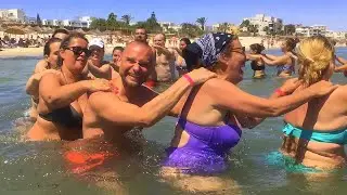 Зарядка на пляже в Тунисе 😂 Семён Фролов - Летний дым (Дым кольцами) 