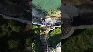 История краха, великолепного дома отдыха.