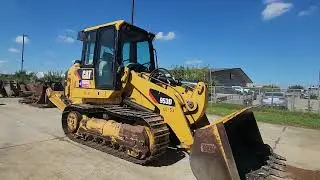 Caterpillar 953D Track Loader – Your All-in-One Earthmoving Solution!