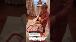 Дочь Ханны поет песни