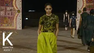 MODELS | Carla Pereira desfila em Mumbai para a Dior