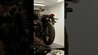 Stealth Fat Tank - Custom Motorcycle 😲