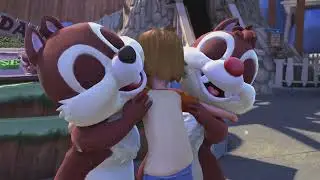 Chipmunk Hug - Chip n Dale - Disneyland Adventures