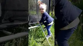 Ксюха и батут 