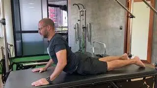 Exercício para alívio e prevenção da dor lombar.