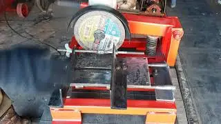 Movable carriage on a stand for angle grinders.