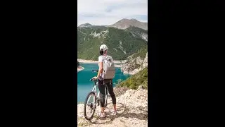 Дождитесь вида! Вдоль Пивского озера на велосипеде #shorts #shortvideo #montenegro #черногория