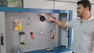 AMP 002  ARMÁRIO DE PAREDE COM PAINEL DE FERRAMENTAS E KIT GANCHOS