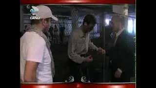 Kıvanç Tatlıtuğ'un dayak yediği sahne! (Kamera arkası) - Beyaz Show