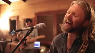Wolf Jett - Why You Wanna Drag Me Down (Live at Hill House)